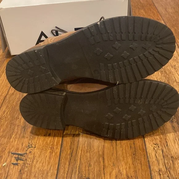 Women’s Tan lace up boots - Picture 7 of 11